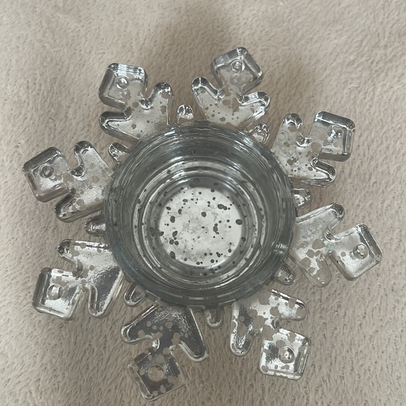 Pier 1 Silver Glass Snowflake Candle Holder Tea Light - Picture 6 of 8